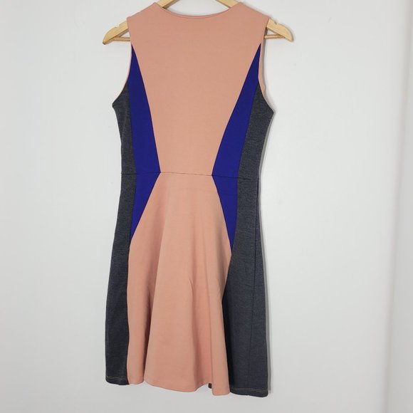 Elegant Colorblock Midi Dress - Picture 2 of 11